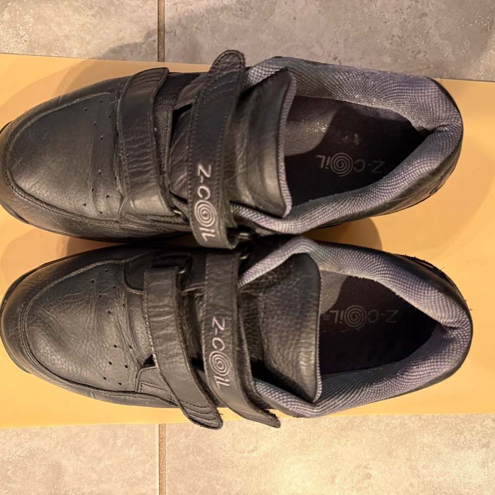 Z-Coil Men's Black Athletic Shoes with Gray Accents